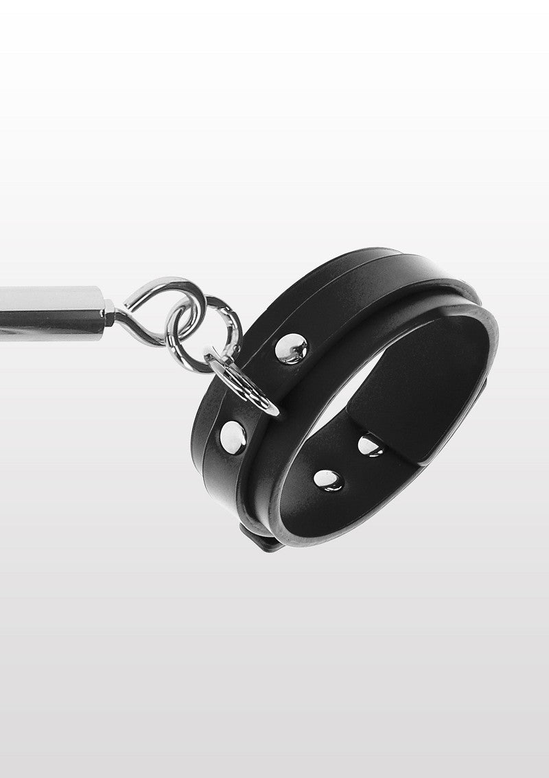 Taboom Bondage Spreader Bar nilkkahihansuilla