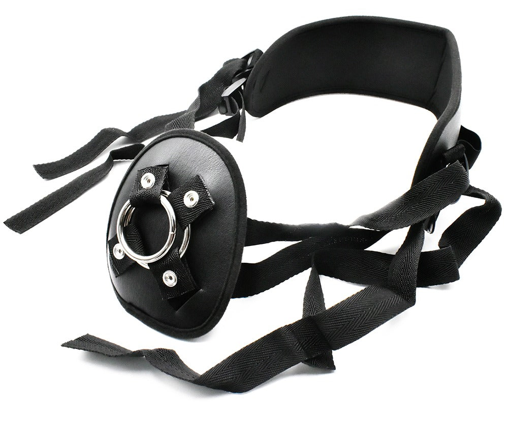 Strap-on setti, jossa 3 silikonidildoa