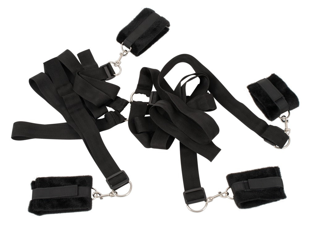 Bondage hihnat sänkyyn