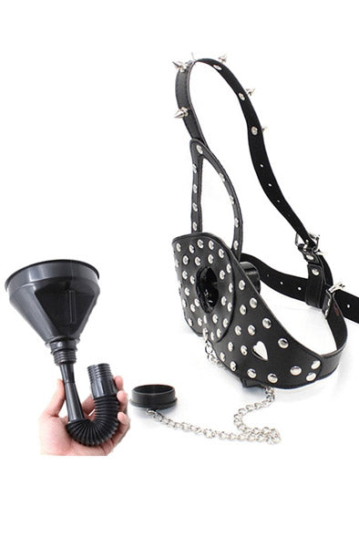 Gagball suppilon kanssa