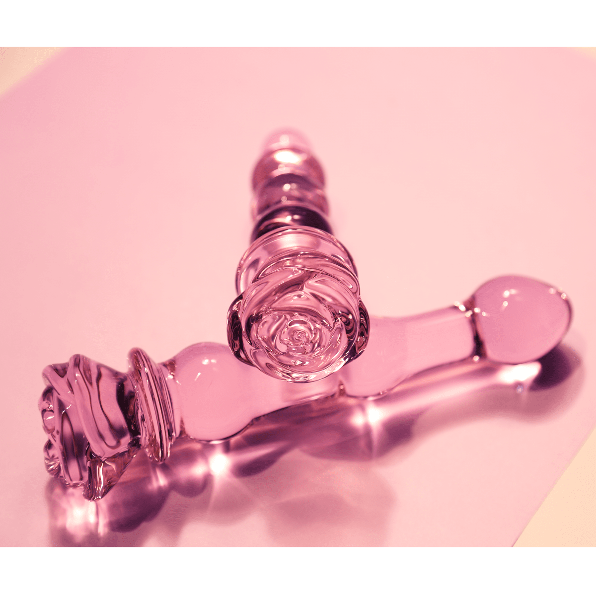 Glaze Lasi-dildo ruusulla
